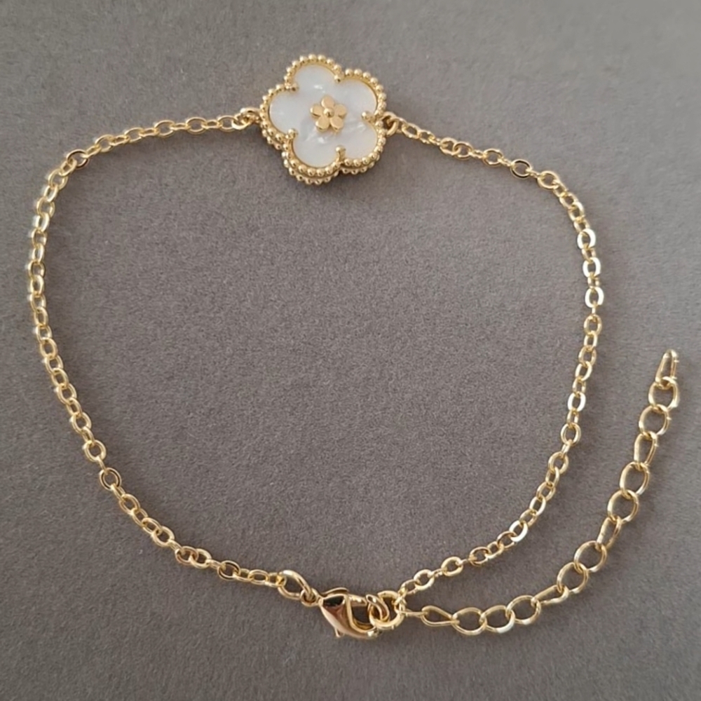 Five Leafs Mother Of Pearl Flower Bracelet